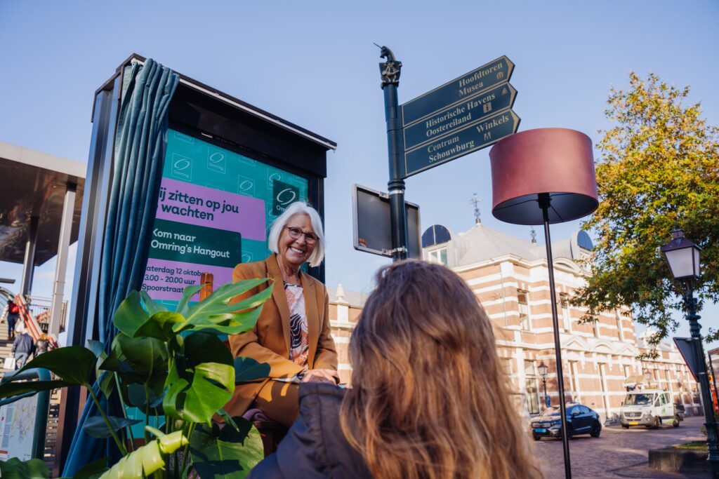 Over de levende billboards die jongeren naar de ouderenzorg proberen te lokken