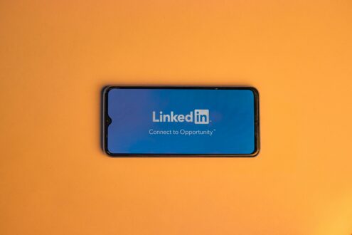 Met de introductie van Hiring Assistant lanceert LinkedIn een A.I.-tool die recruiters kan helpen met de meer repetitieve taken, zoals kandidaten zoeken en screenen. Handig, zou je zeggen. Maar moeten recruiters zich zorgen maken?