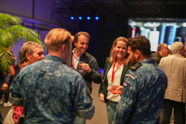 Zo'n 150 recruitmentmanagers reisden woensdag af naar Den Helder, waar ze aan boord van Zr. Ms. Karel Doorman welkom werden geheten.