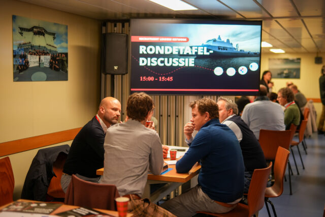 Zo'n 150 recruitmentmanagers reisden woensdag af naar Den Helder, waar ze aan boord van Zr. Ms. Karel Doorman welkom werden geheten.