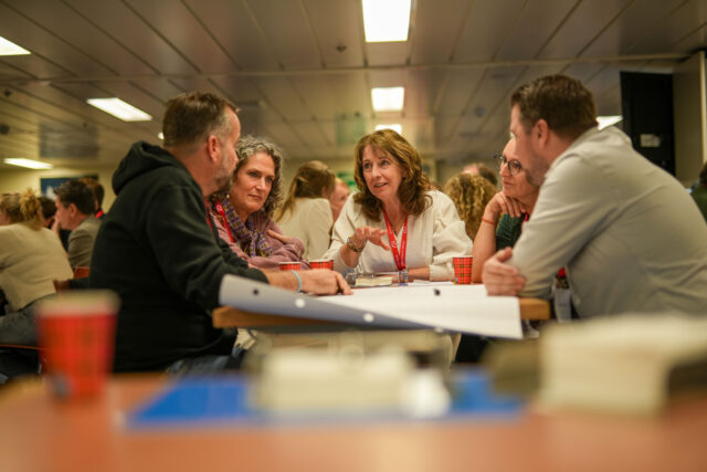 Zo'n 150 recruitmentmanagers reisden woensdag af naar Den Helder, waar ze aan boord van Zr. Ms. Karel Doorman welkom werden geheten.