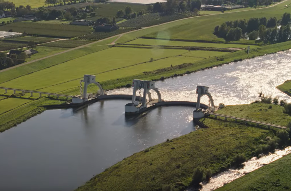 Waarom Rijkswaterstaat in zijn nieuwe campagne vooral de grootsheid van het werk benadrukt