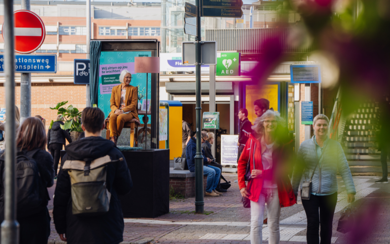 Ouderen als levend billboard om nieuwe zorgcollega’s te werven (inzending Omring)